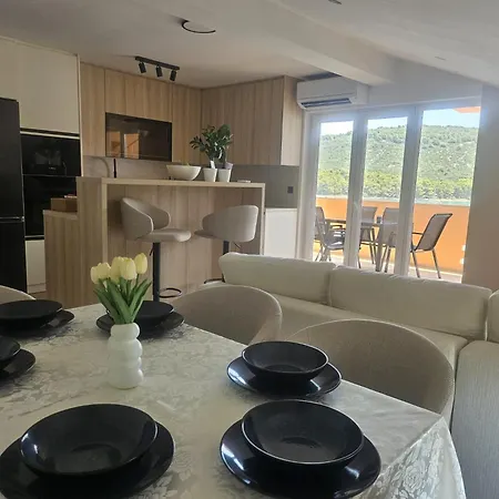 5m To Sea, Breathtaking View, Newly Renovated